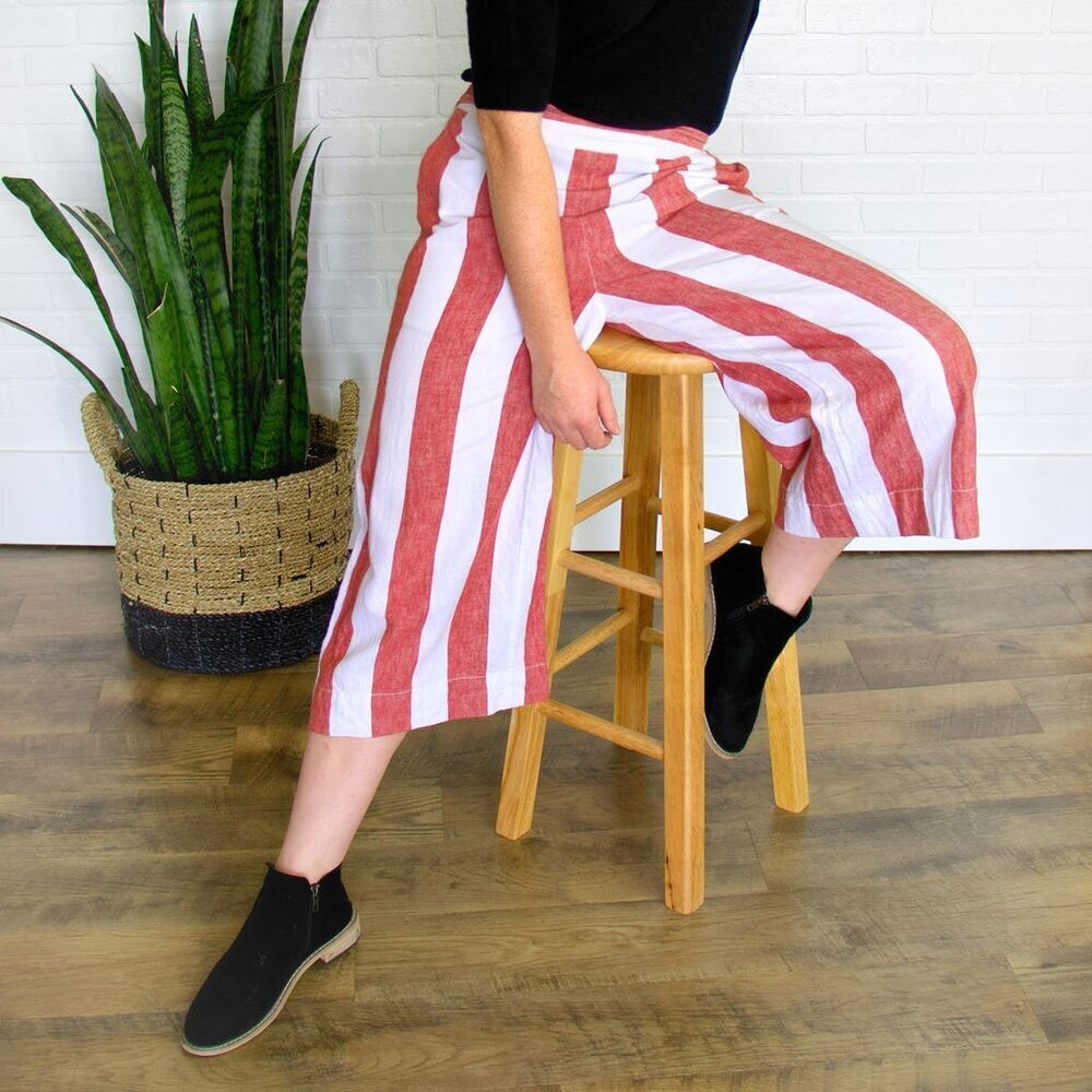 Madewell ~ Beach Red and White Striped Cropped Pants ~ Size Medium